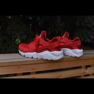 Red Nike Huraches